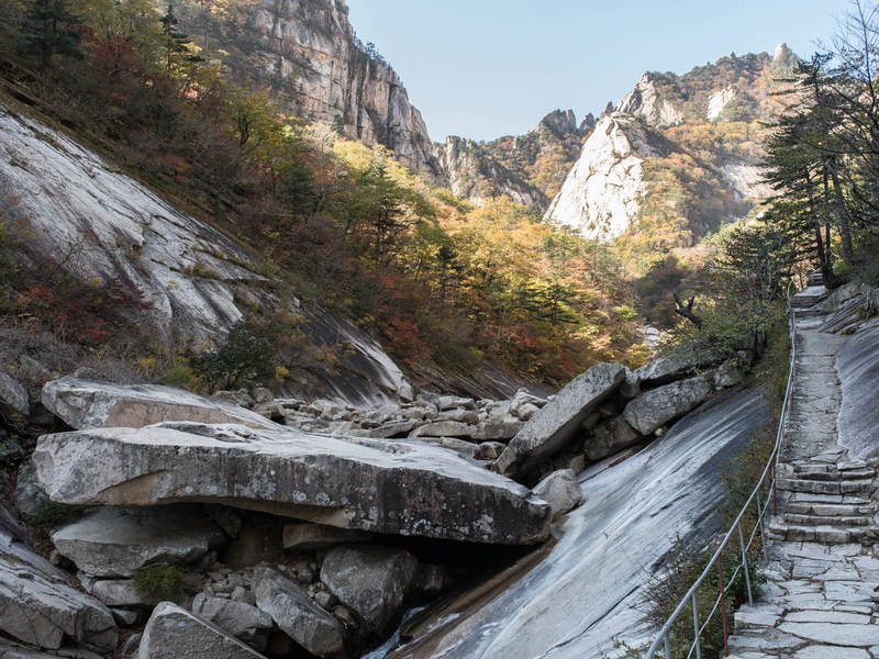 Mt Kumgang Hiking | North Korea Travel Guide - Koryo Tours