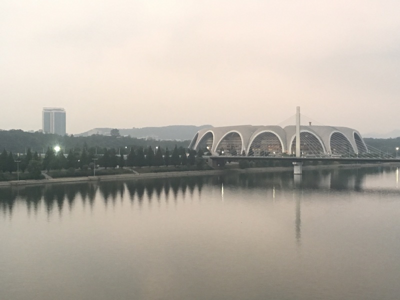 Ficheiro:Fishing on the Taedong River 대동강 in Pyongyang