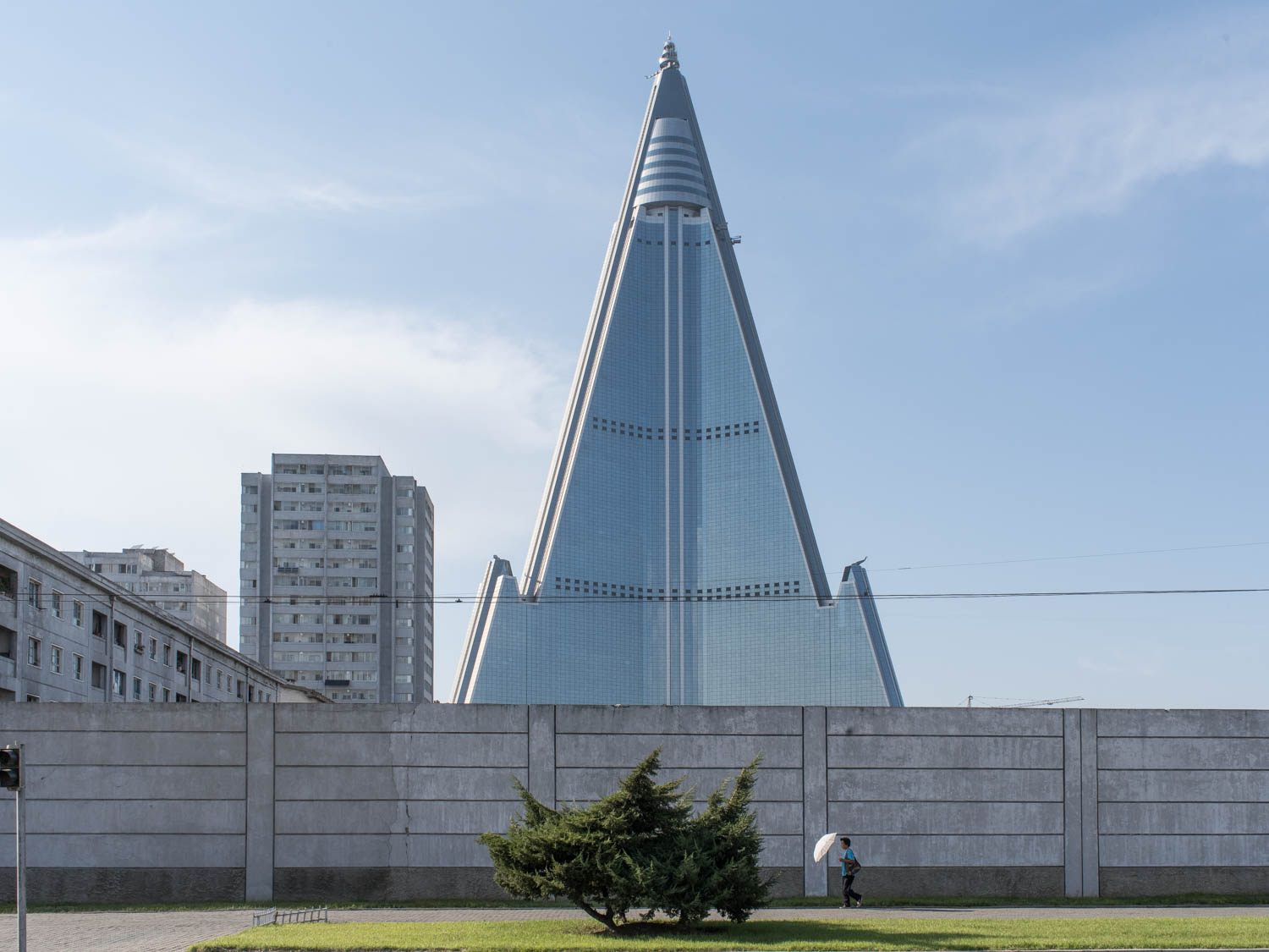 The Rocky History Of The Ryugyong Hotel In North Korea 1987