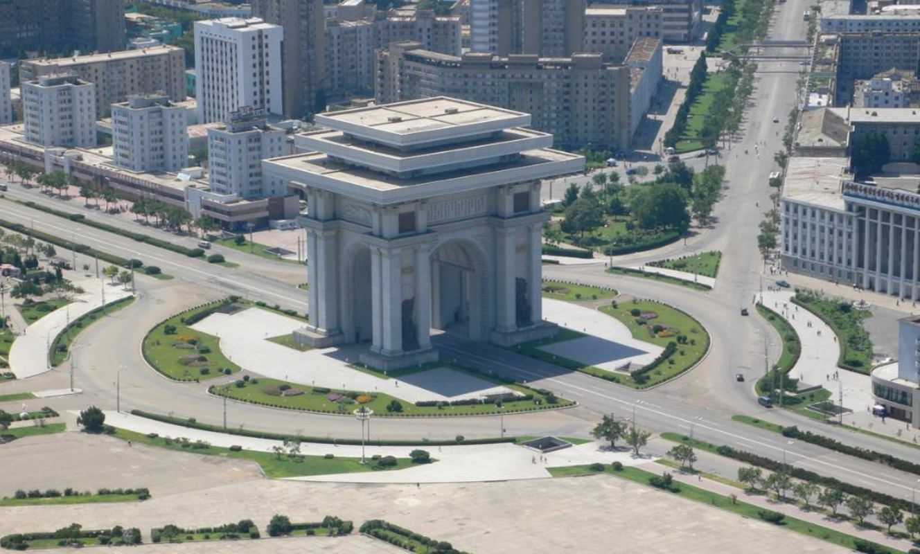 Large pyongyang arch of triumph